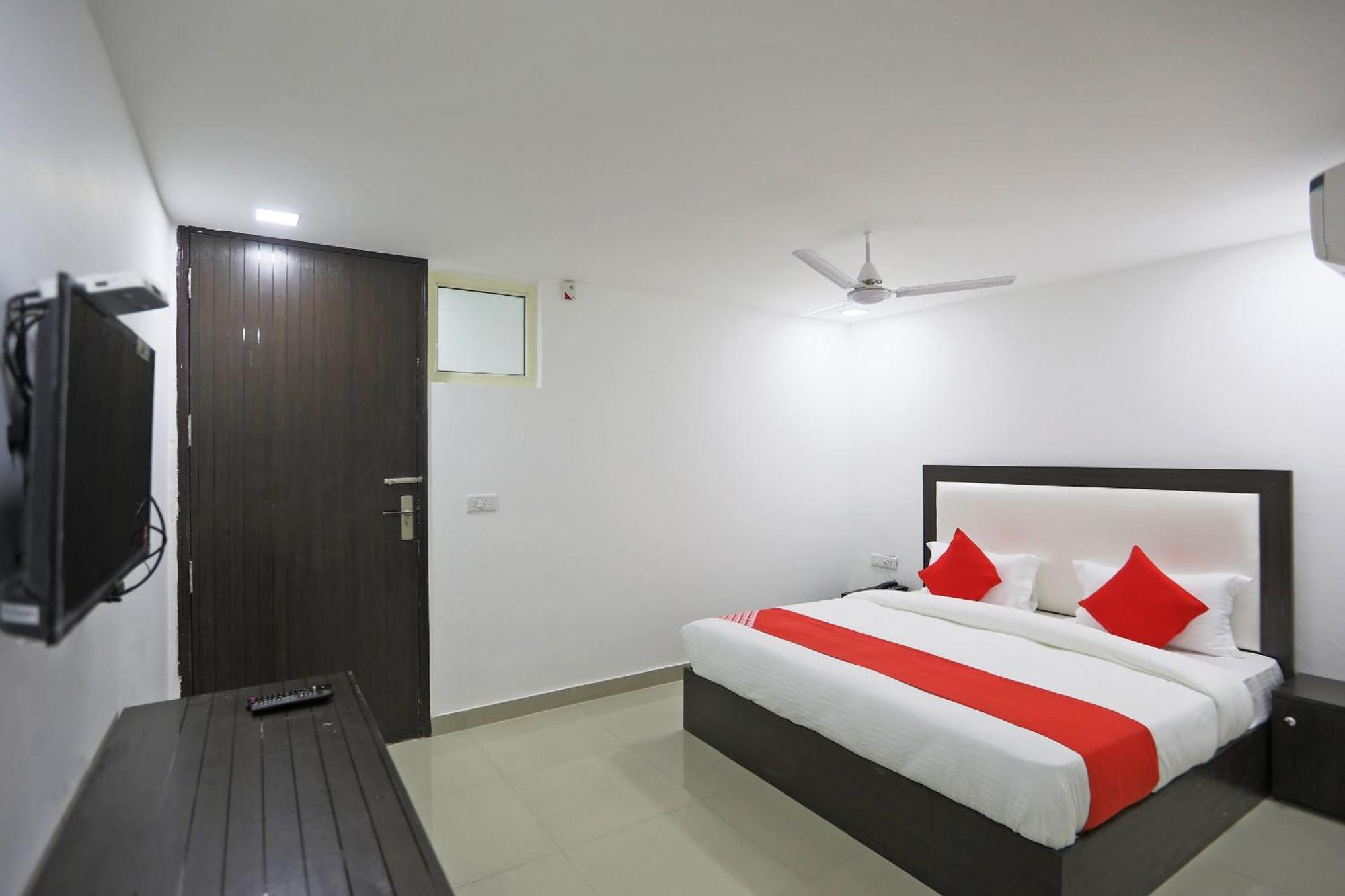 Hotel Townhouse South Lawn Nuova Delhi Esterno foto